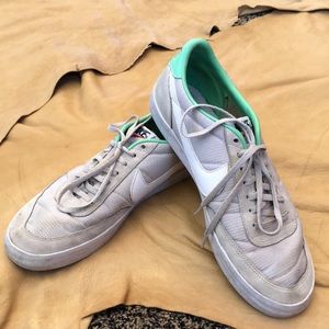 Green and gray Me ‘s Nike leather Sneakers